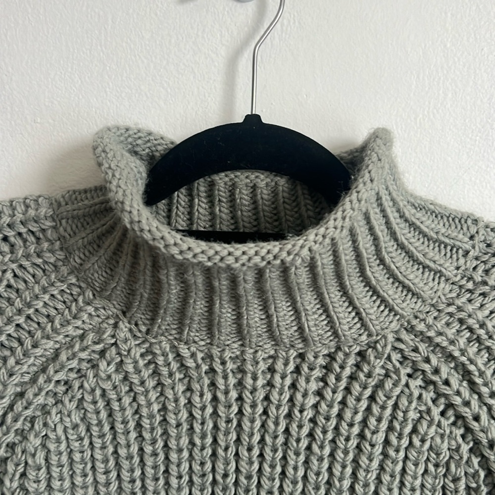 H&M Green Turtleneck Sweater - Picture 2 of 6